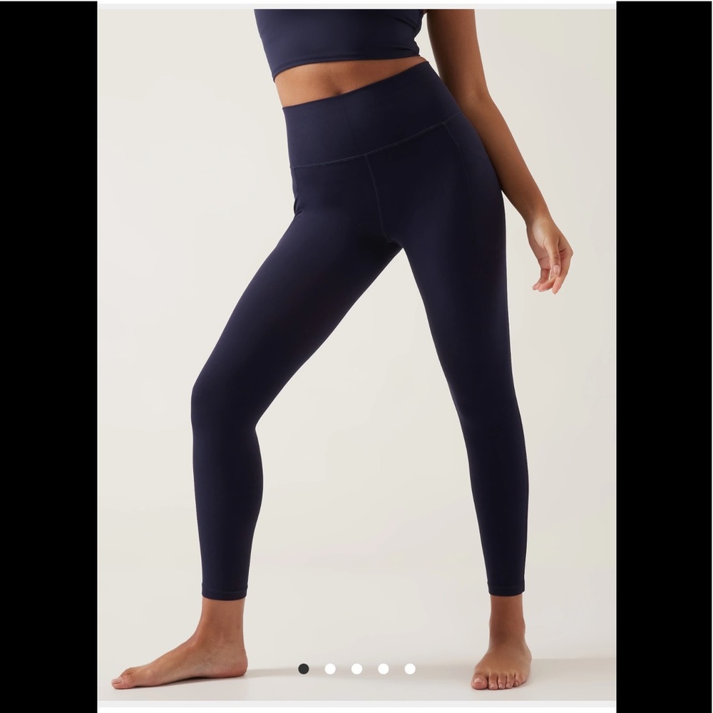 Athleta Salutation 7/8 legging navy size small